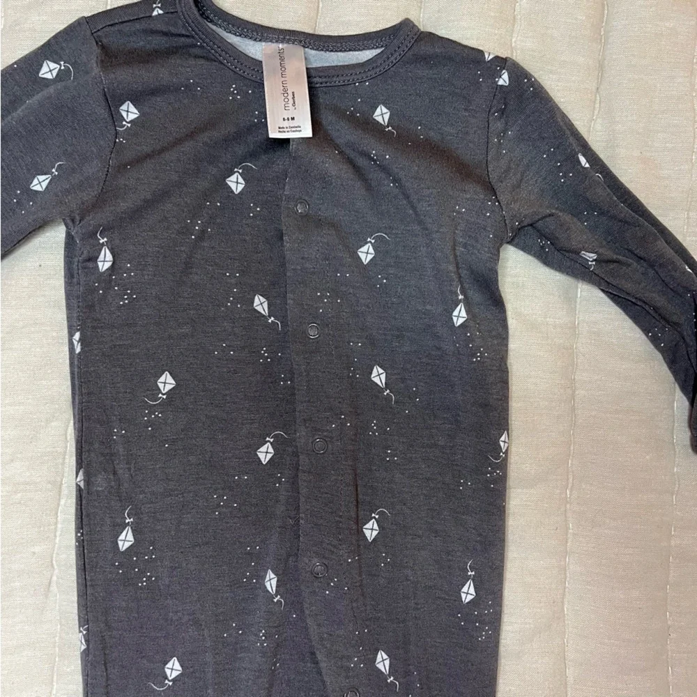 Modern Moments by Gerber Super Soft Gray Kite Print Footie Size 6-9 Months